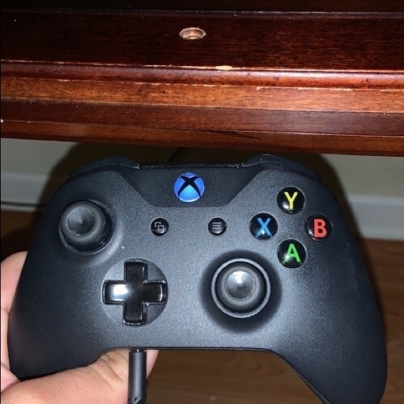 Xbox one x bundle - Picture 1 of 5